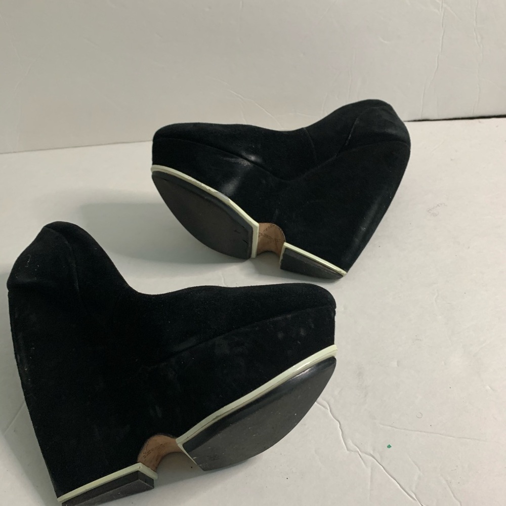 Platforms - Picture 2 of 3